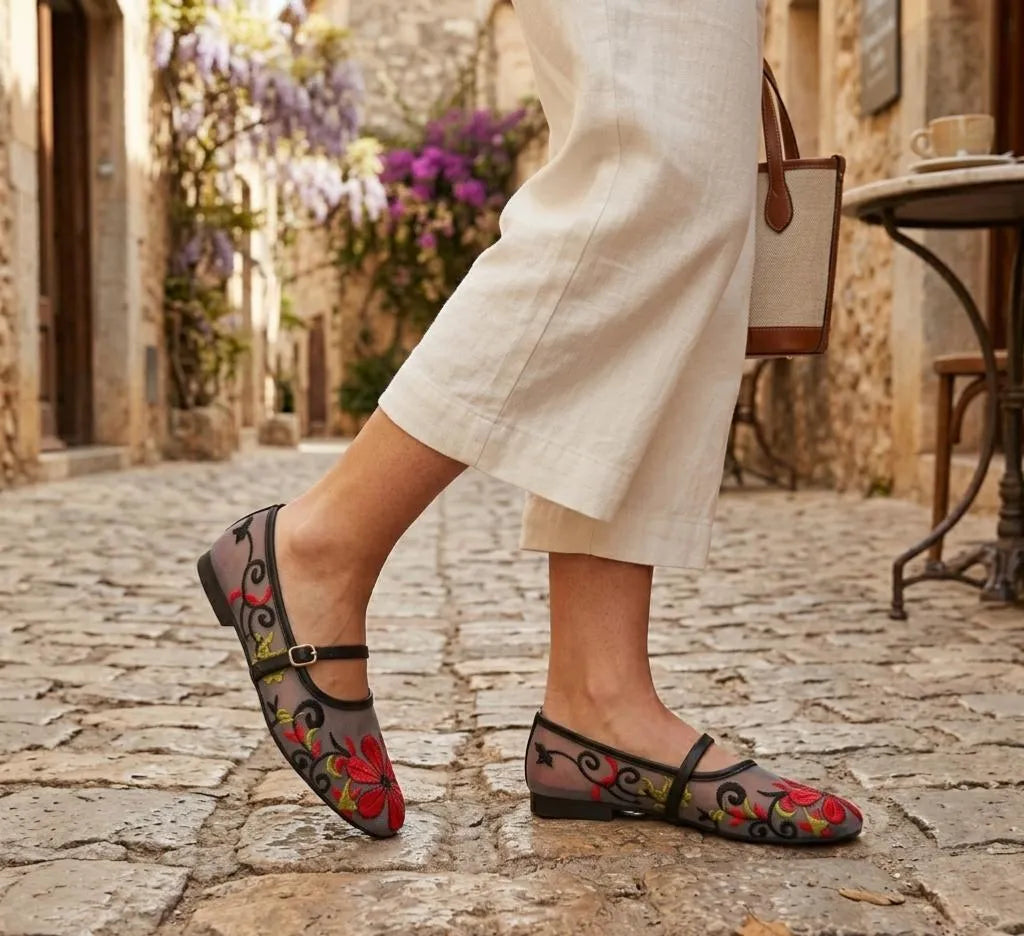 Trendy Embroidered Women's Flat Pumps